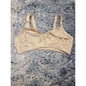 Bali Double Support Spa Closure Wire-free Bra in a light beige, 40C